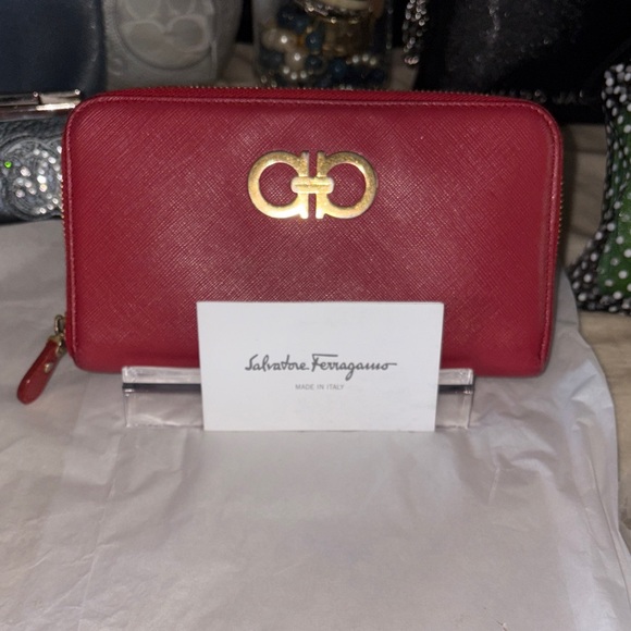 Salvatore Ferragamo Red Wallet with Gold Logo - Picture 1 of 10